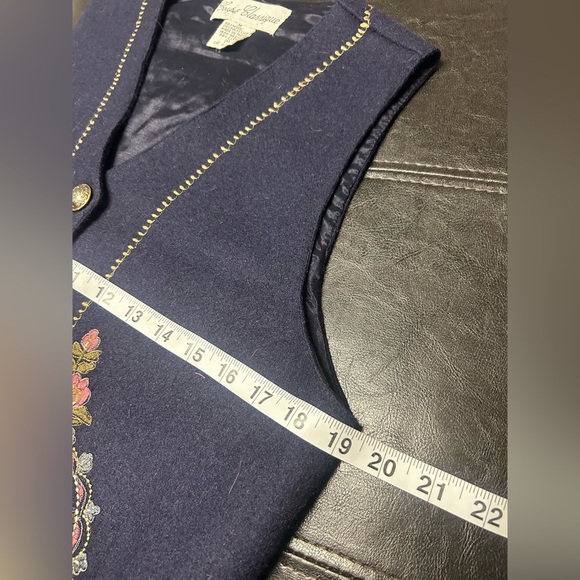 Coupe Classique, size M, WOOL vest with embroidery, button up, made in India - Picture 7 of 8